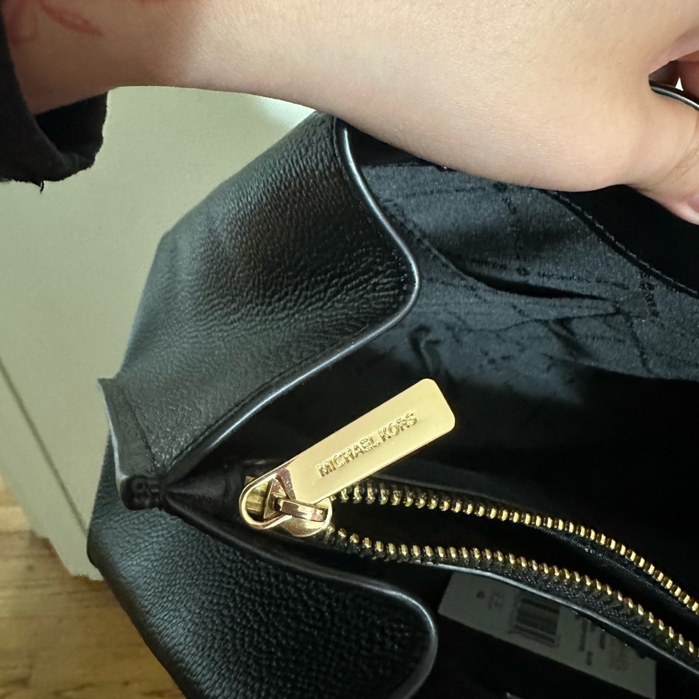 NWT COACH TEAGAN LARGE PEBBLED LEATHER SHOULDER BAG